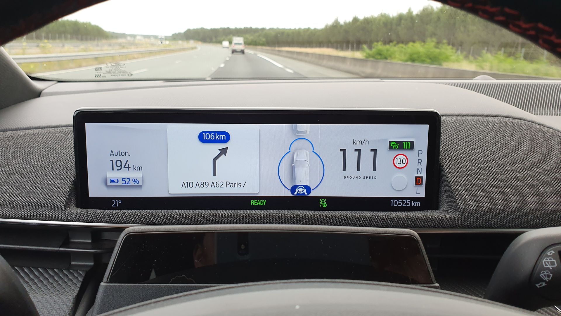 Essai Ford Mustang Mach-E AWD Extended Range 2022 écran volant