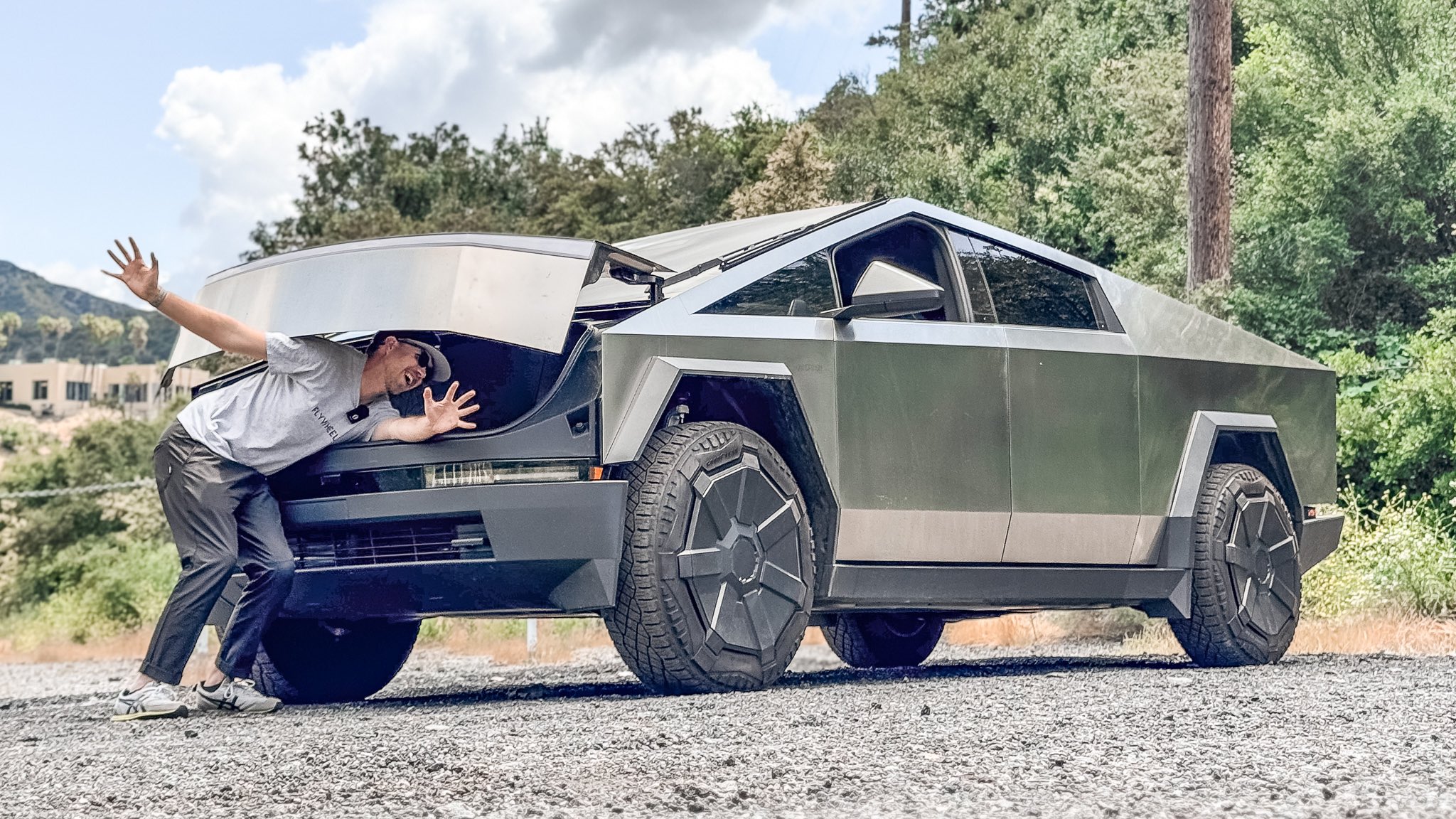 Tesla Cybertruck Frunk