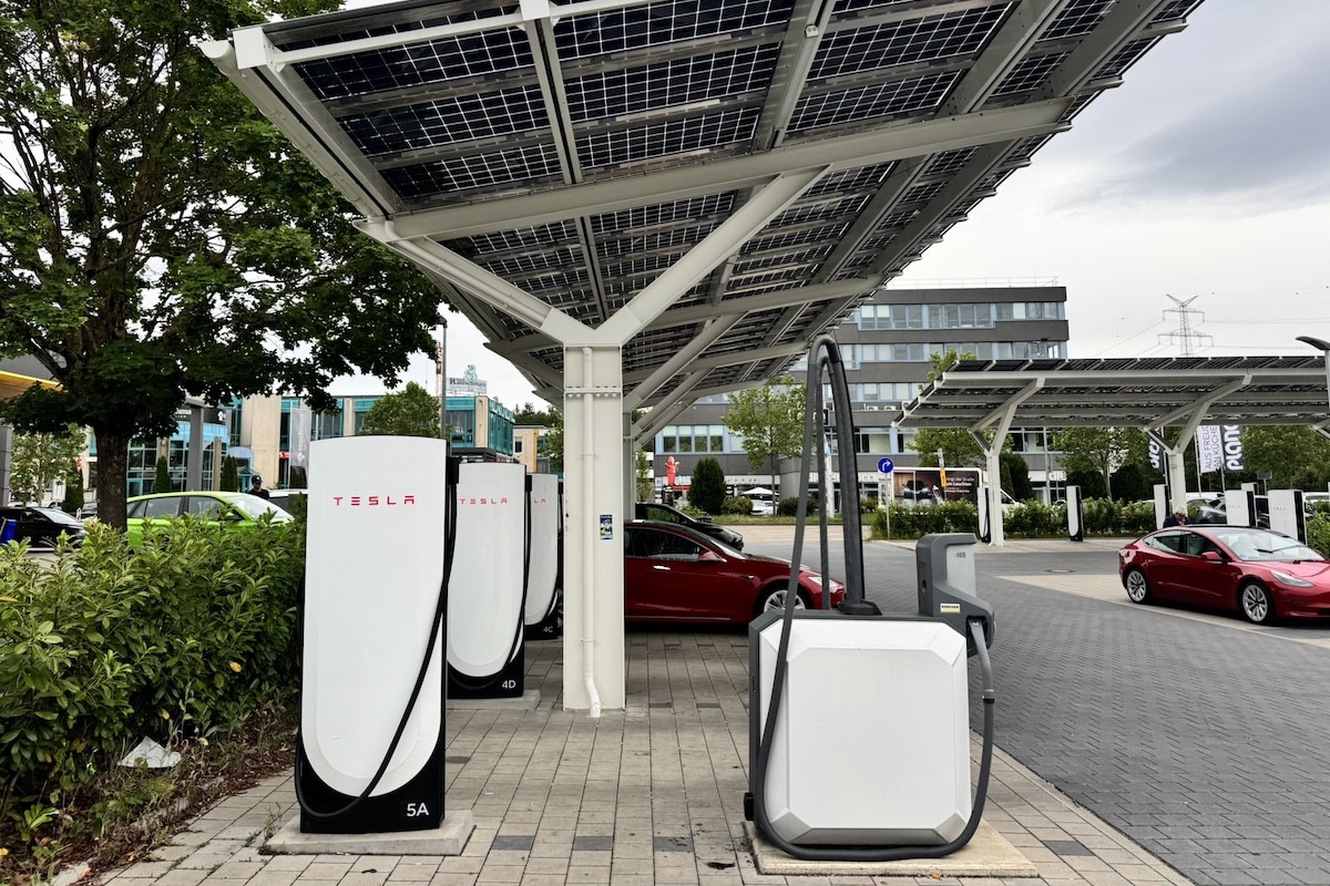 Tesla-Supercharger Staubsauger