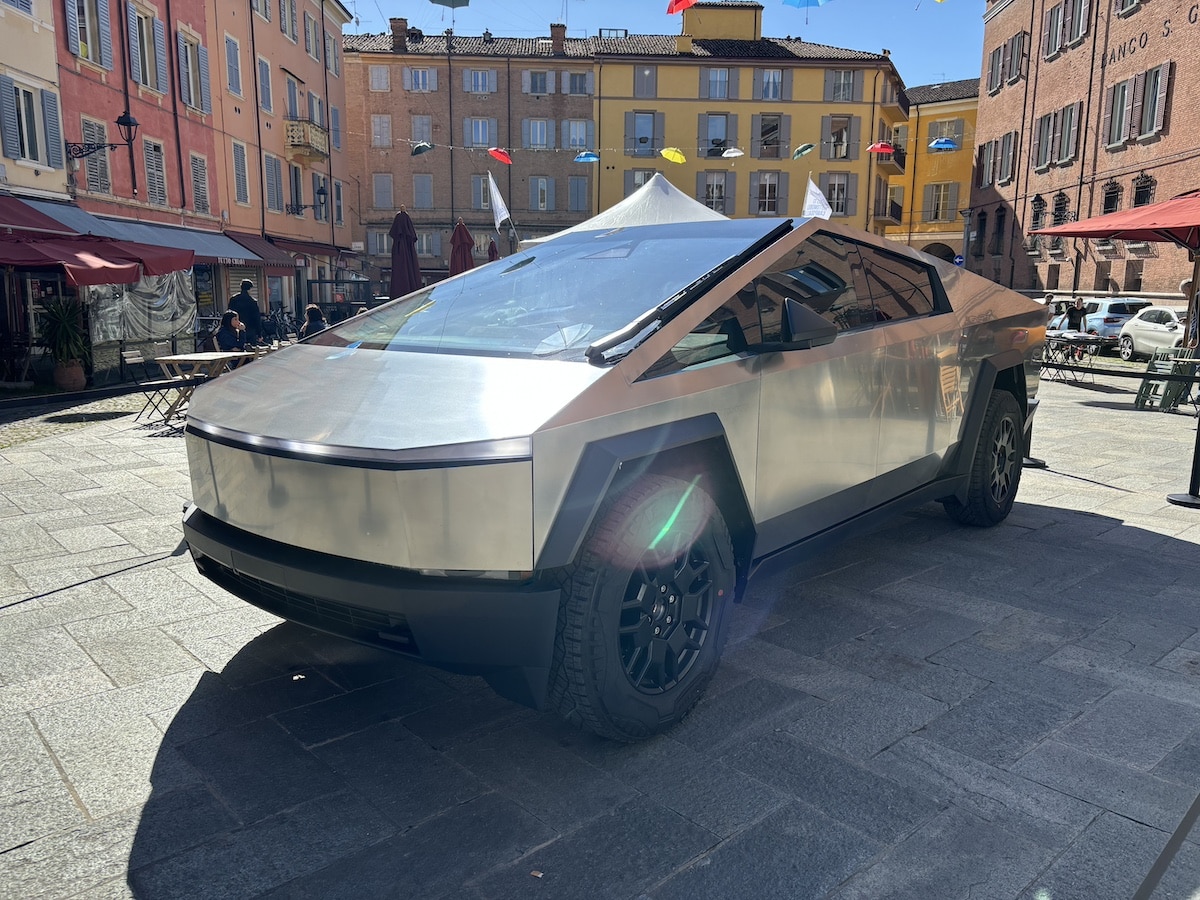 Tesla Cybertruck Modène