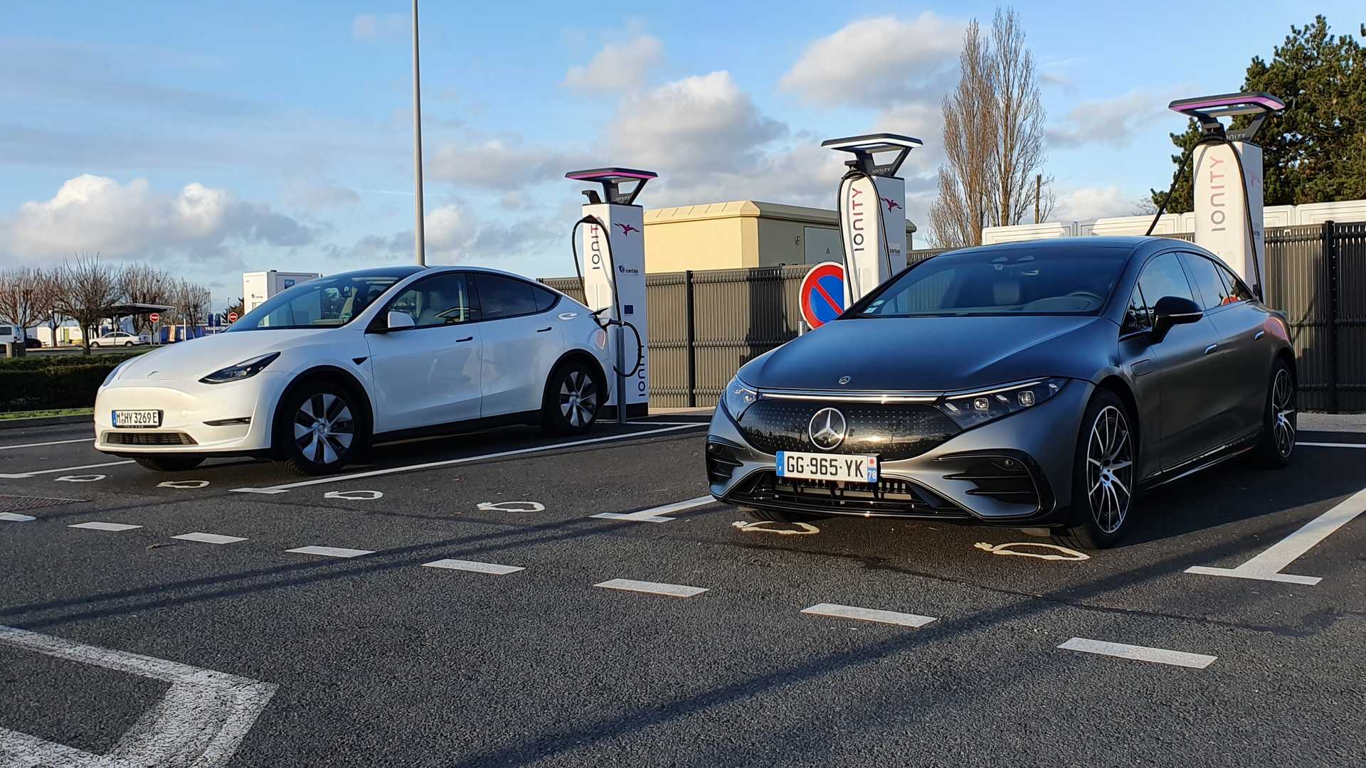 Mercedes EQS 450+ recharge rapide autoroute Tesla Model Y