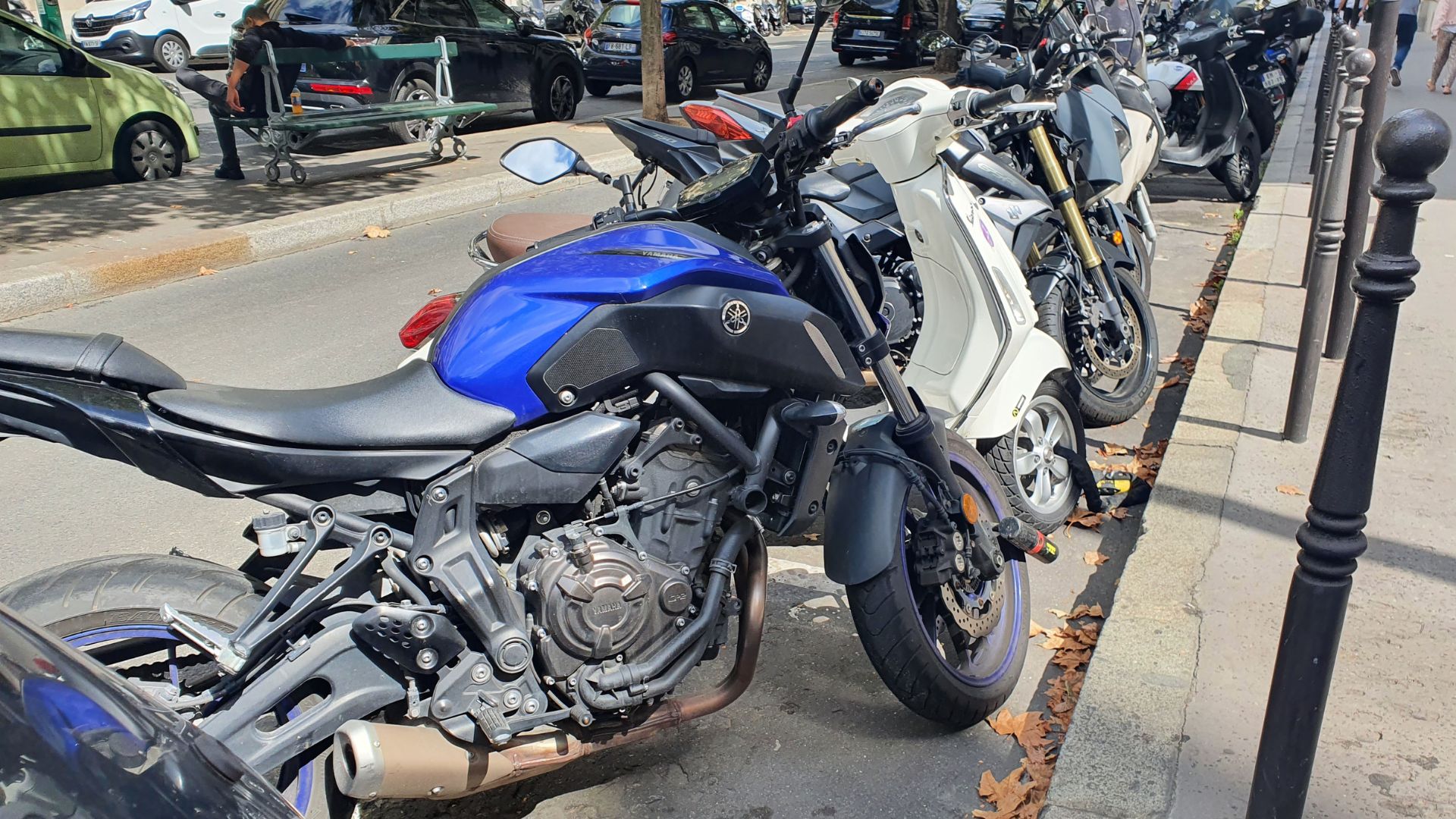 Moto stationnement Paris