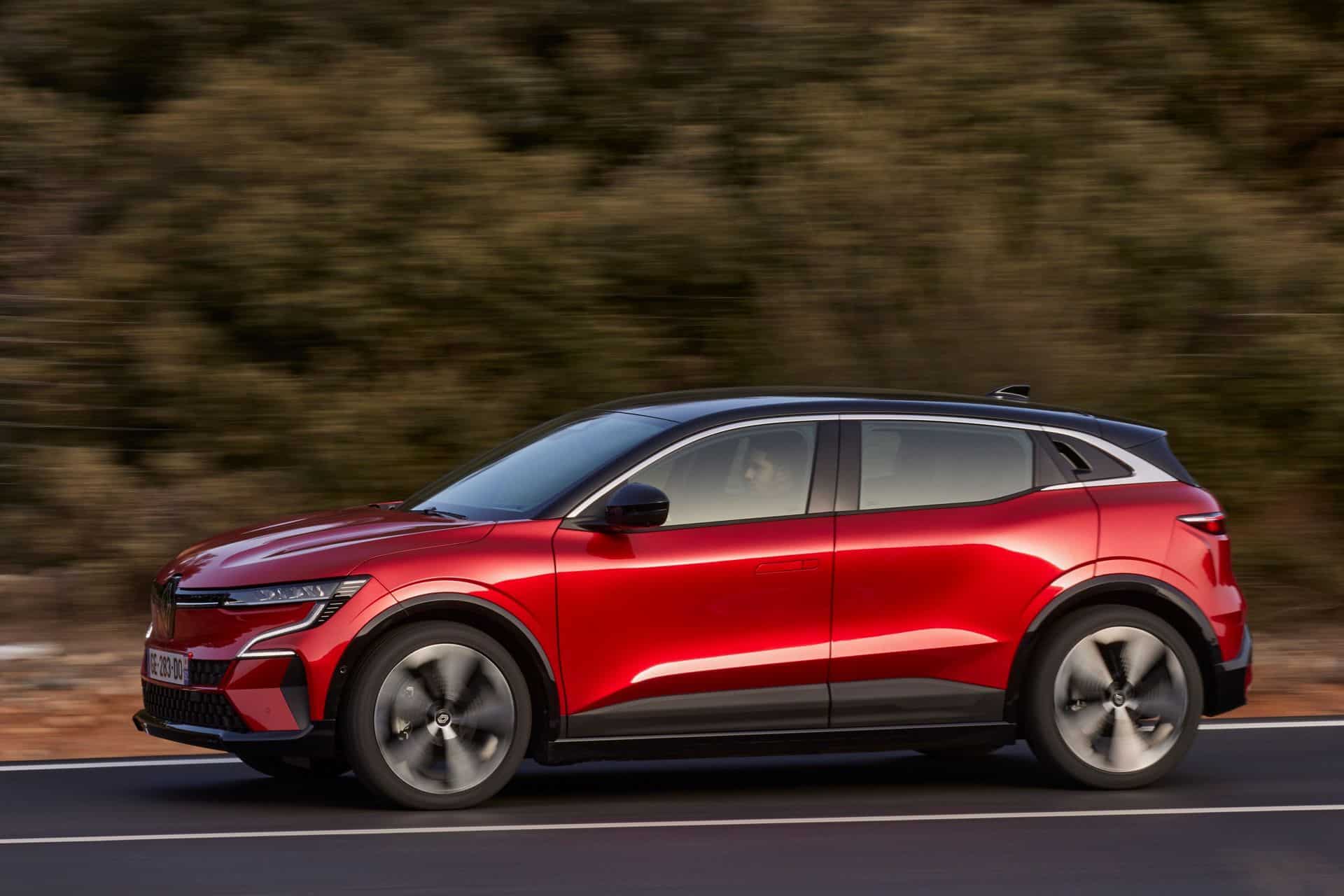 Renault Megane E-Tech électrique Rouge profil